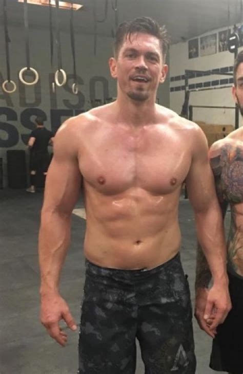 14 Hot Photos of Steve Howey